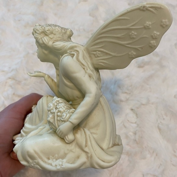 Partylite Ariana Fairy Blowing Kisses Porcelain Tea Light Candle Holder - Picture 5 of 11